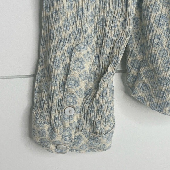 Olivaceous Blouse Size Medium Petite - Picture 7 of 7